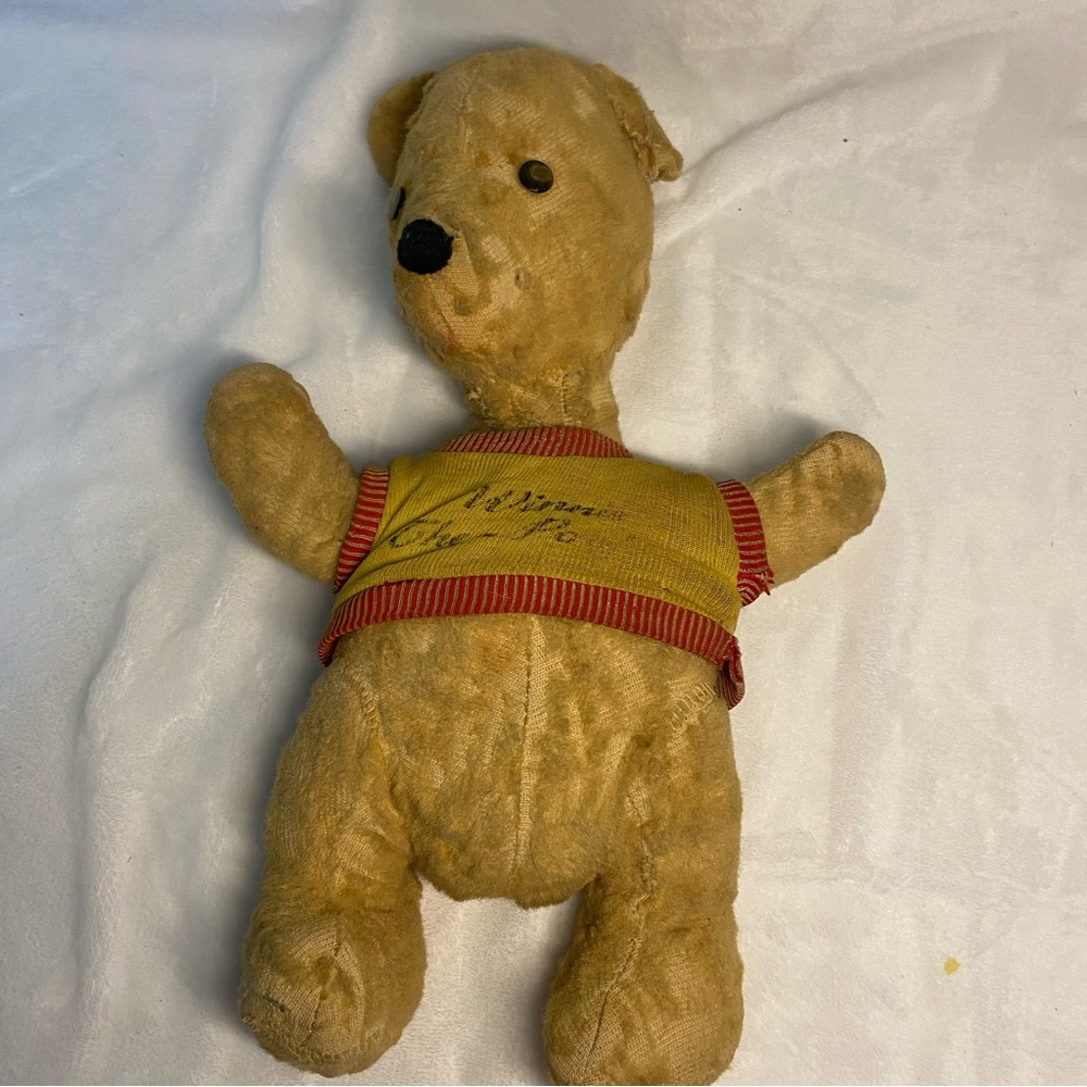 Vintage 1960s Gund Swedlin Walt Disney winnie the pooh plush
15 inches Pooh Bear